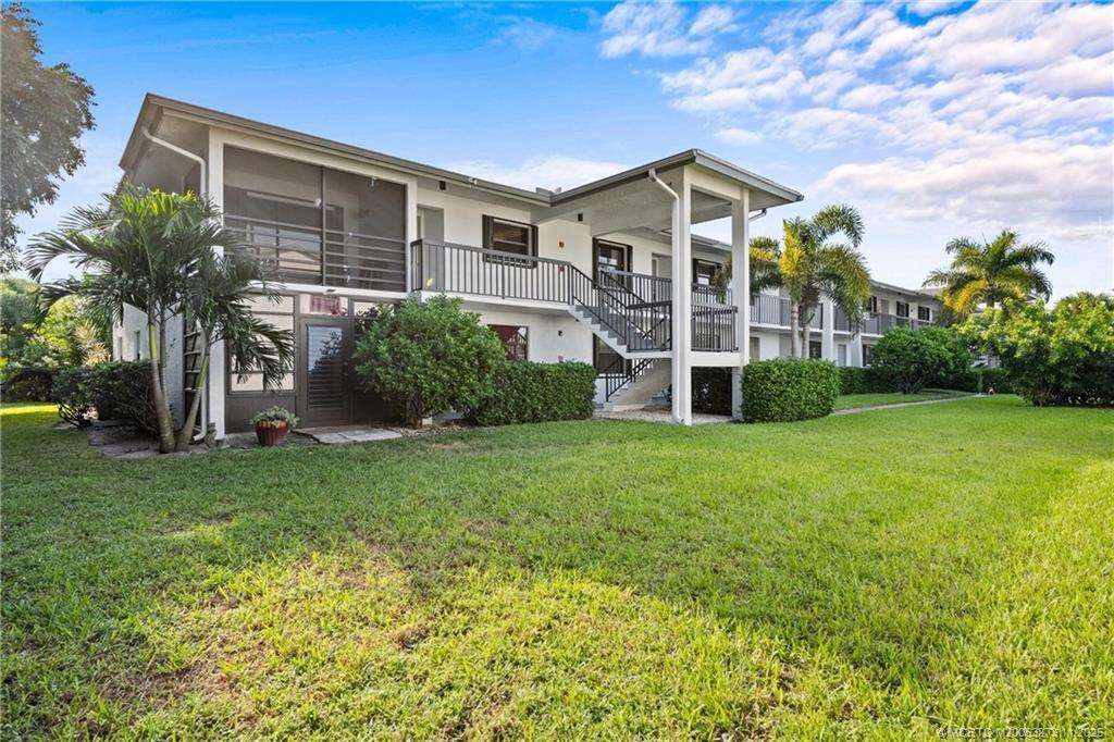 1210 SE Parkview Pl in Stuart, FL - Foto de edificio