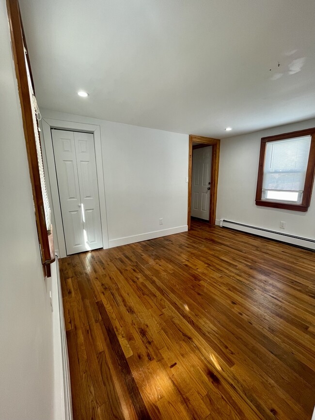 4212 Marathon Pky in Little Neck, NY - Foto de edificio - Building Photo