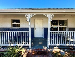 1455 NE Silver Maple Way in Jensen Beach, FL - Building Photo - Building Photo