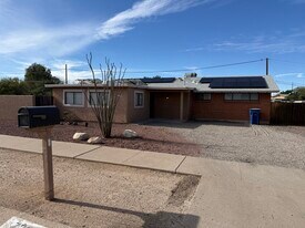 7234 E Beverly Dr in Tucson, AZ - Building Photo