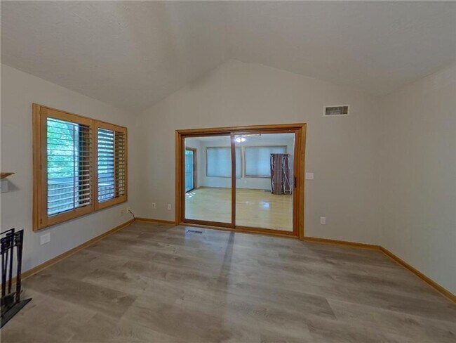 16740 N Manor Rd in Eden Prairie, MN - Building Photo - Building Photo