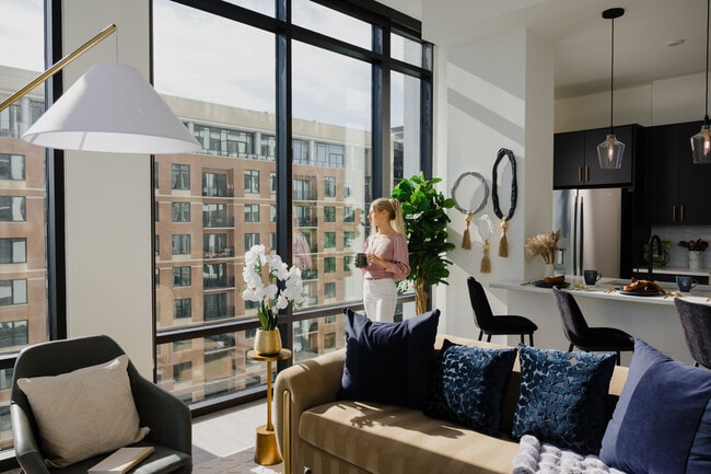 Overlook at Radius Dilworth in Charlotte, NC - Building Photo - Building Photo