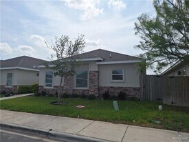 10 N Clarence Ave in Edinburg, TX - Building Photo