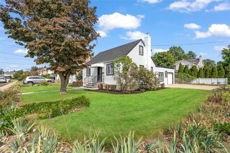 1 Center Ct in Bethpage, NY - Foto de edificio - Building Photo