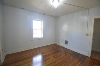 61 Burr Ct in Bridgeport, CT - Building Photo - Building Photo