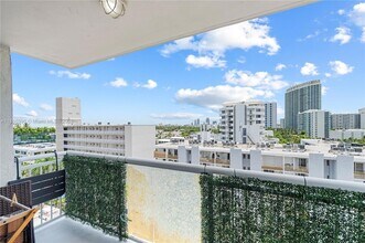 1345 Lincoln Rd, Unit 1105 in Miami Beach, FL - Building Photo - Building Photo