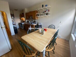 130 Calumet St, Unit 3 in Boston, MA - Foto de edificio - Building Photo