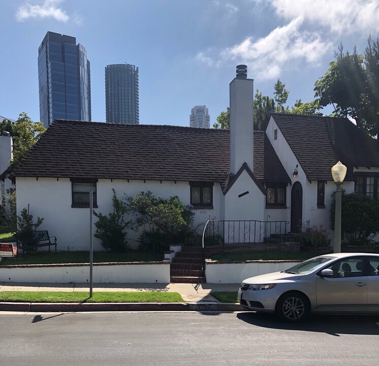 1902 Comstock Ave in Los Angeles, CA - Foto de edificio