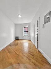 292 E 3rd St, Unit 2nd Floor in Brooklyn, NY - Building Photo - Building Photo