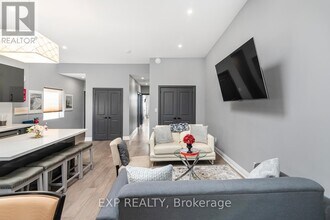 5850 Ferry St in Niagara Falls, ON - Foto de edificio - Building Photo