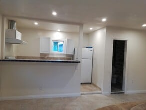 424 E Cypress Ave in Monrovia, CA - Building Photo - Building Photo