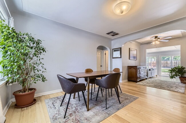 2737 W Bayaud Ave in Denver, CO - Foto de edificio - Building Photo