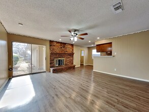 151 Valleyglen Dr in Desoto, TX - Building Photo - Building Photo