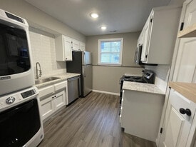 934 Illinois St in Lawrence, KS - Building Photo