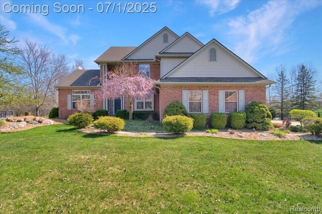 property at 2565 River Woods Dr N