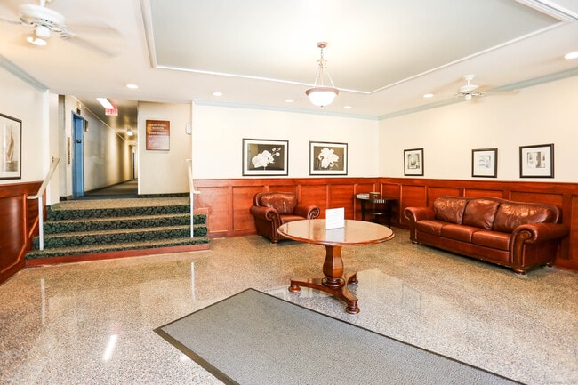 39 Glenbrook Rd in Stamford, CT - Building Photo - Building Photo