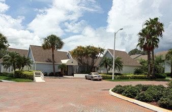 Harbor Club in Palm Harbor, FL - Building Photo - Building Photo