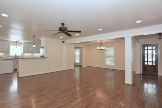 1810 Droxford Dr in Houston, TX - Building Photo - Building Photo
