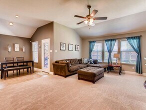 524 Sigourney Wy in Leander, TX - Foto de edificio - Building Photo