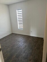 50 Antilla Ave, Unit 4 in Coral Gables, FL - Building Photo - Building Photo