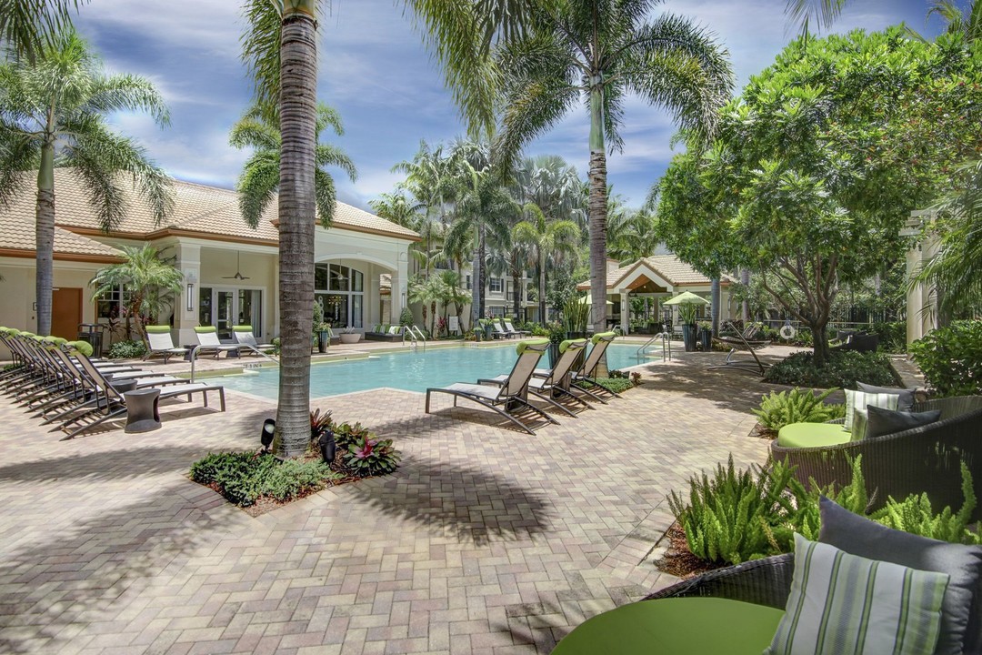 Avana Cypress Creek in Pompano Beach, FL - Building Photo