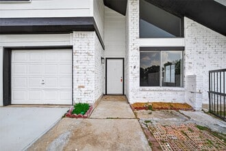 12623 S Dairy Ashford Rd in Houston, TX - Building Photo - Building Photo