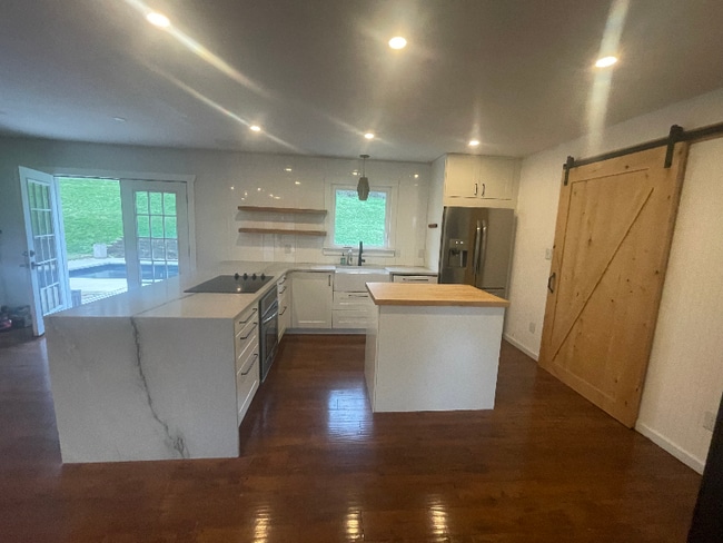 2341 Santa Fe Pike in Columbia, TN - Foto de edificio - Building Photo