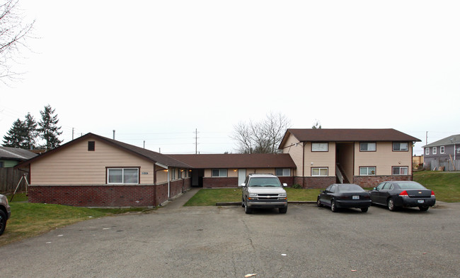 11004 Addison St SW in Lakewood, WA - Foto de edificio - Building Photo