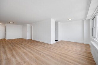 10 Huron Ave in Jersey City, NJ - Building Photo - Building Photo