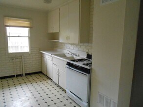 1092 Hawthorne Ave in Redding, CA - Building Photo - Building Photo