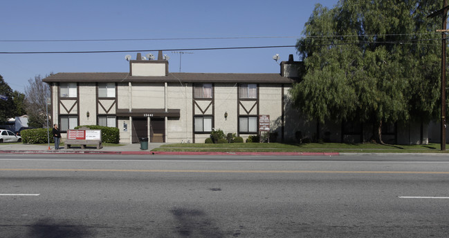 13441 Victory Blvd in Van Nuys, CA - Building Photo - Building Photo