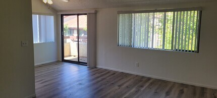 27925 Tyler Ln, Unit #734 in Santa Clarita, CA - Foto de edificio - Building Photo