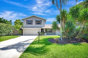 4610 Pine Tree Dr in Boynton Beach, FL - Building Photo