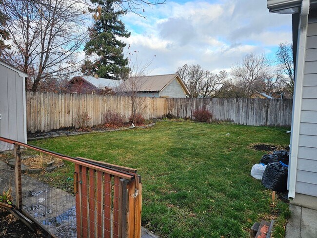 1005 X Ave in La Grande, OR - Building Photo - Building Photo