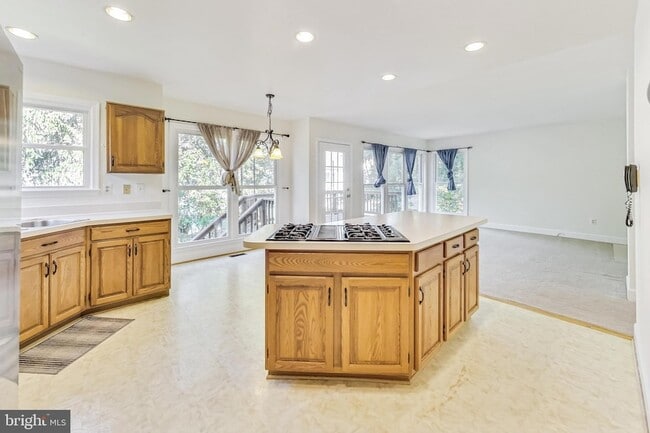 6104 Cool Spring Terrace S in Frederick, MD - Foto de edificio - Building Photo