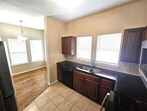 1927 W 10th St in Dallas, TX - Building Photo - Building Photo
