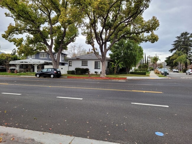 902 Patterson Ave, Unit 902 Patterson Avenue in Glendale, CA - Foto de edificio - Building Photo