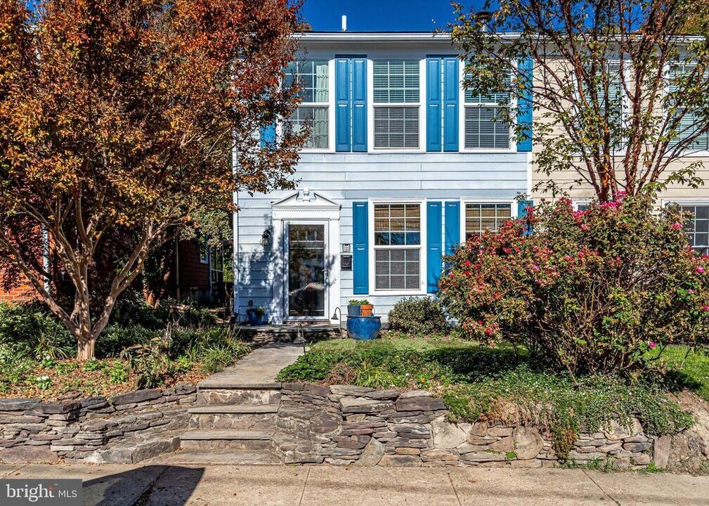 504 E Bellefonte Ave in Alexandria, VA - Foto de edificio