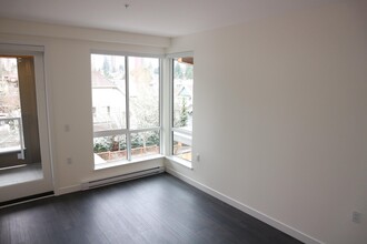 7133 14th Ave in Burnaby, BC - Building Photo - Building Photo