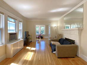 129 Oxford Rd, Unit 2 in Newton, MA - Building Photo - Building Photo