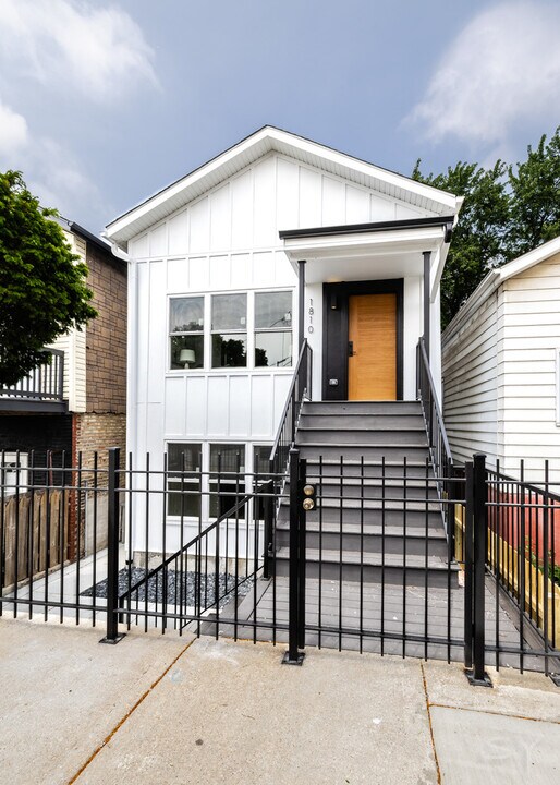 1810 W 23rd St in Chicago, IL - Building Photo