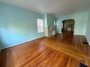 6656-6656 Woodwell St in Pittsburgh, PA - Building Photo - Building Photo