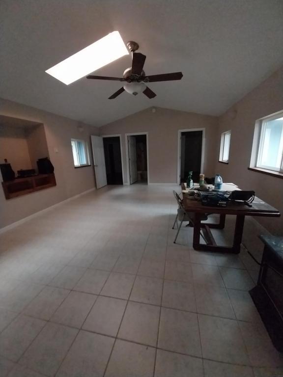 650 Caves Hwy in Cave Junction, OR - Building Photo - Building Photo