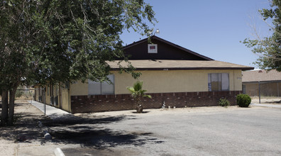 11938 1st Ave in Hesperia, CA - Building Photo - Building Photo