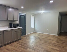 816 Redwood Ave in McAllen, TX - Foto de edificio - Building Photo