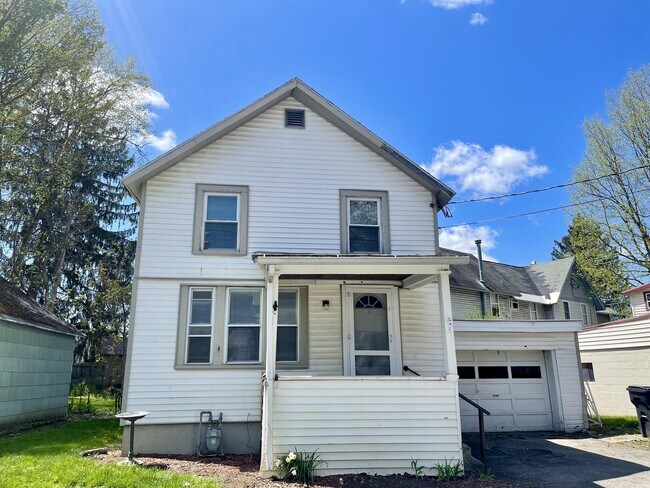 133 1/2 Clinton Ave in Cortland, NY - Building Photo - Building Photo