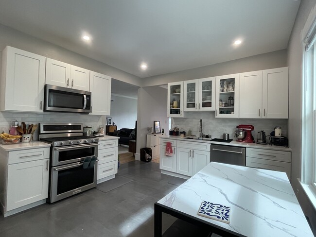 12 Seven Pines Ave, Unit 2
