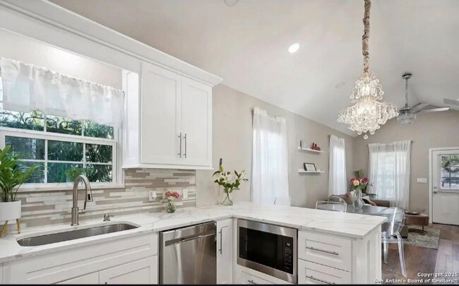 1006 Center St in San Antonio, TX - Building Photo - Building Photo