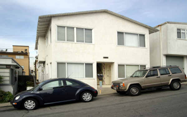 131 28th St in Hermosa Beach, CA - Building Photo