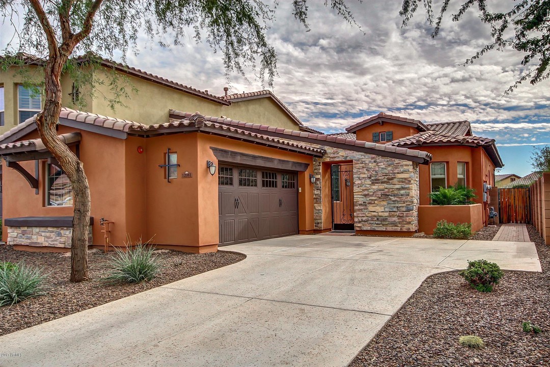 12081 W Desert Mirage Dr in Peoria, AZ - Building Photo